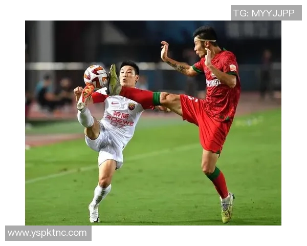 武磊精彩头球助力上海海港赢得关键比赛展现球队实力